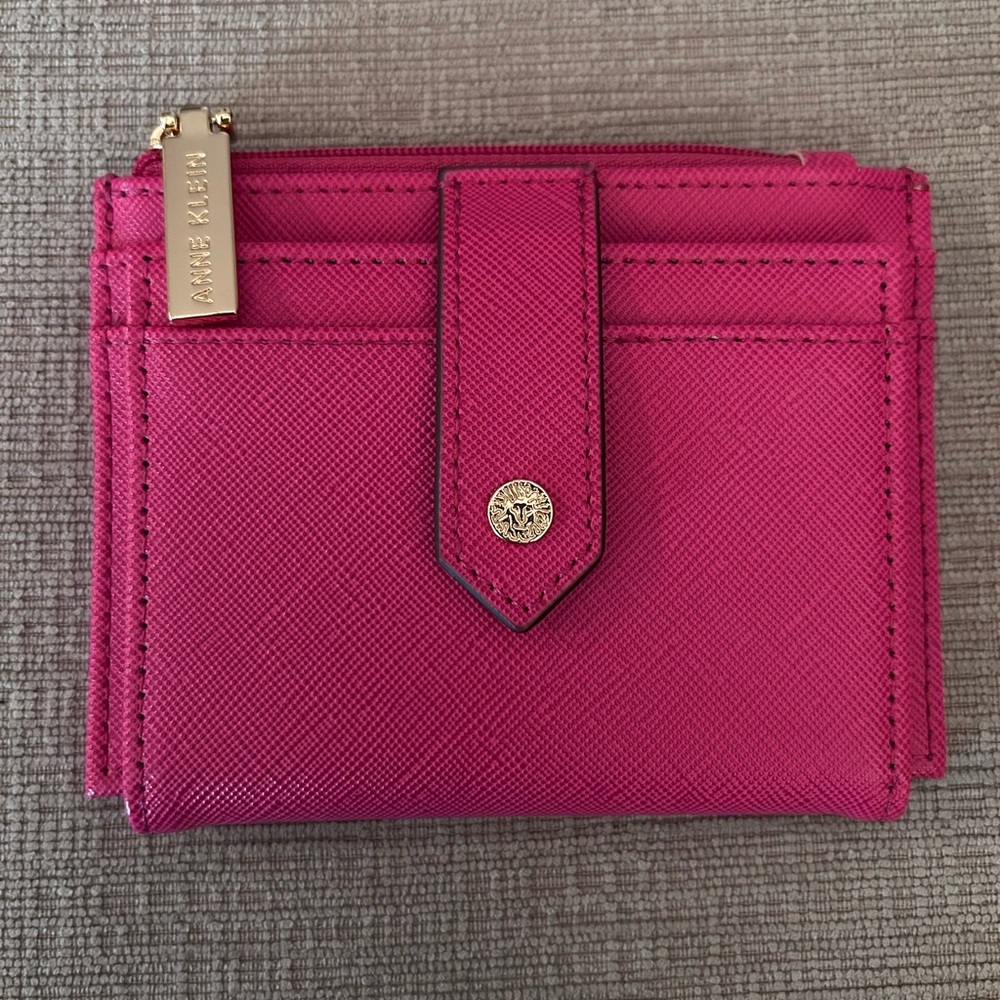 Anne Klein card wallet. Excellent condition.